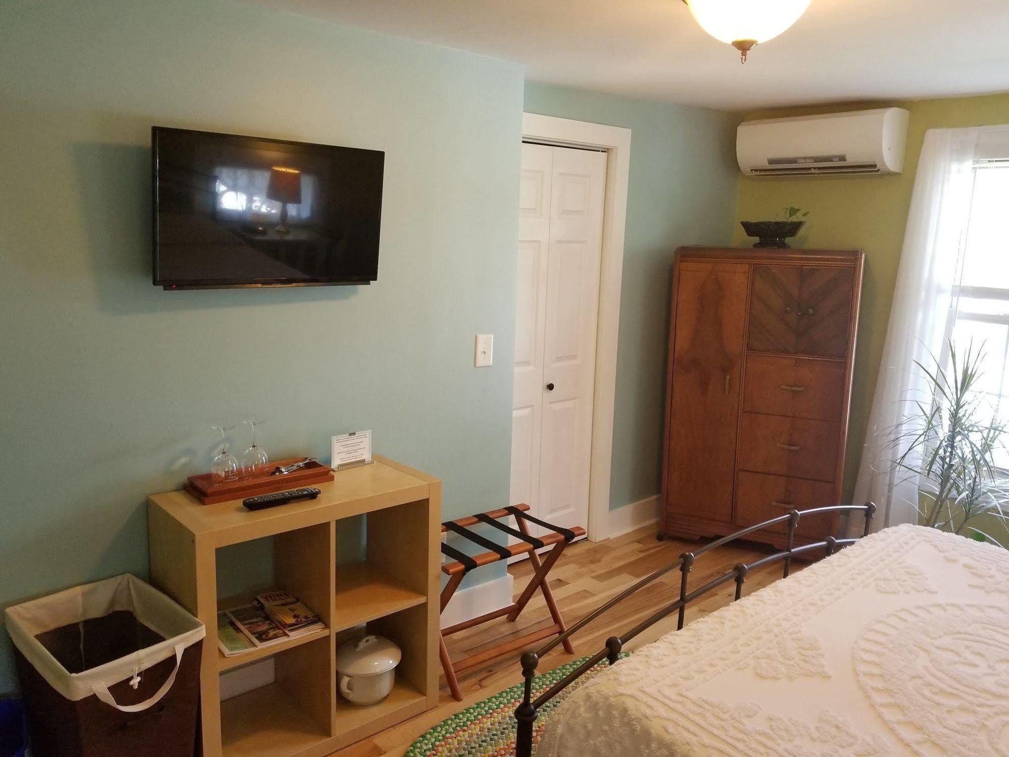 The Blackberry Inn Bed & Breakfast Watkins Glen Dış mekan fotoğraf