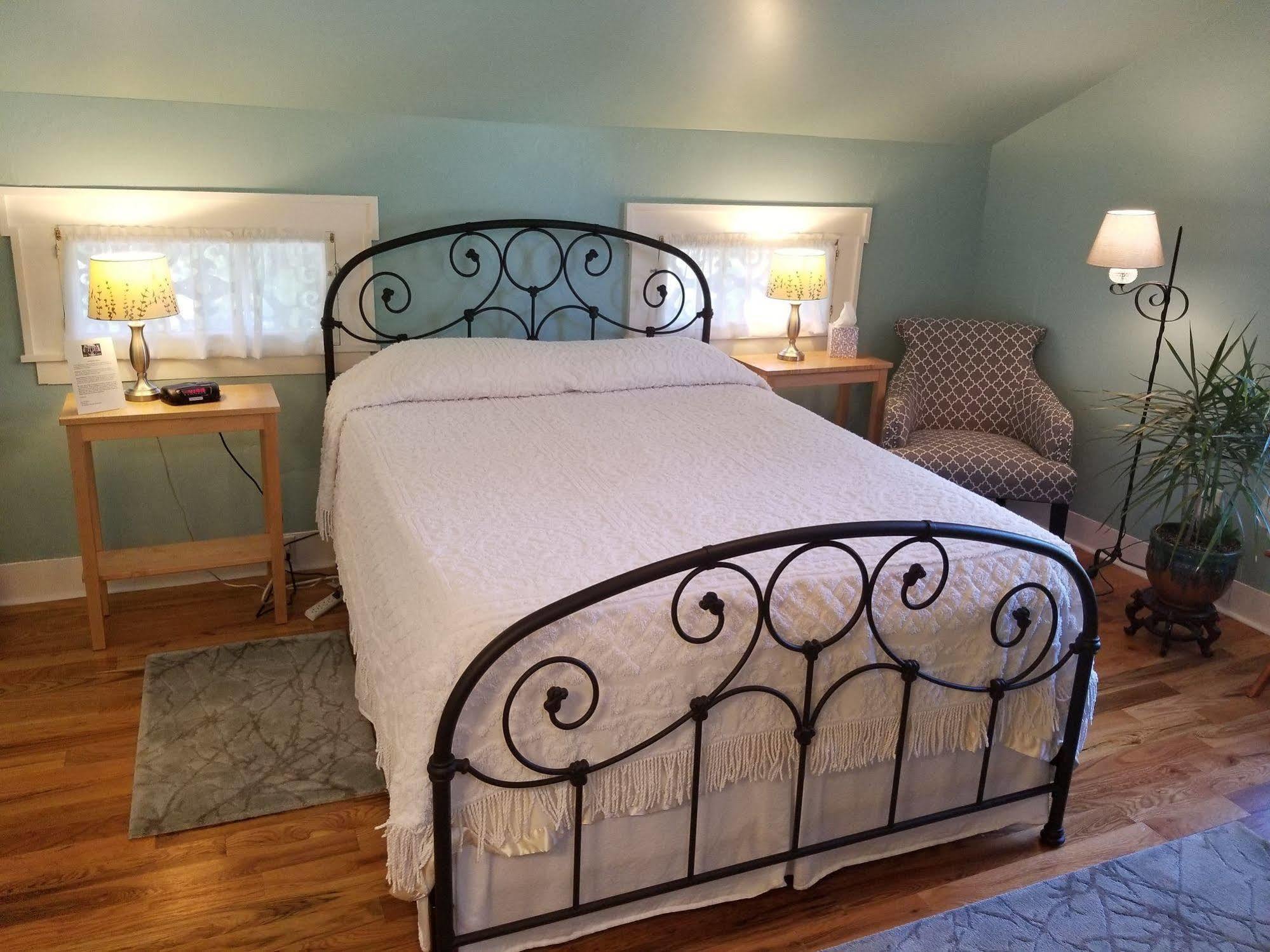 The Blackberry Inn Bed & Breakfast Watkins Glen Dış mekan fotoğraf