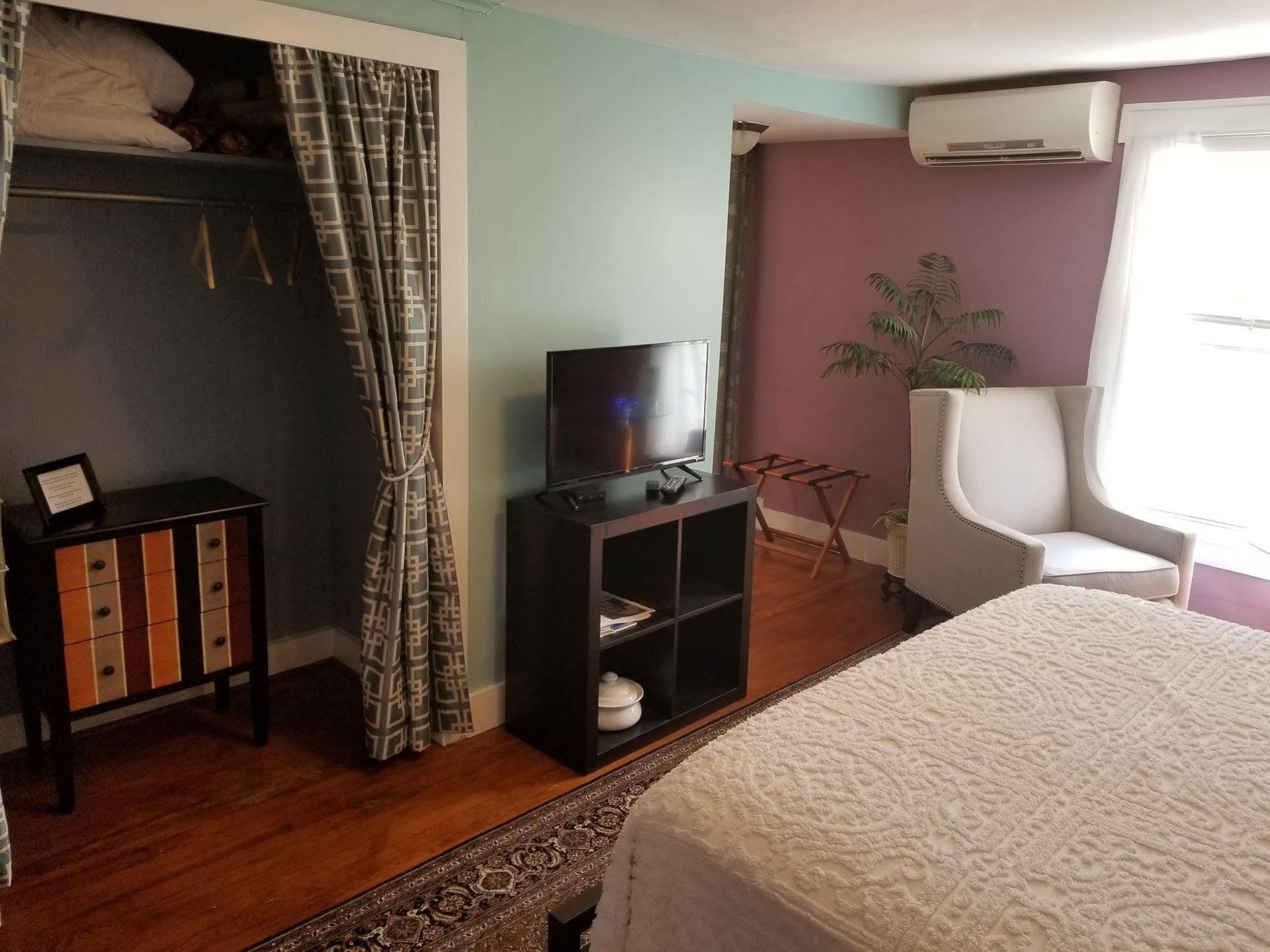 The Blackberry Inn Bed & Breakfast Watkins Glen Dış mekan fotoğraf
